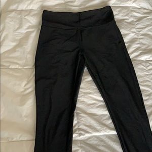 Shiny black work out leggings